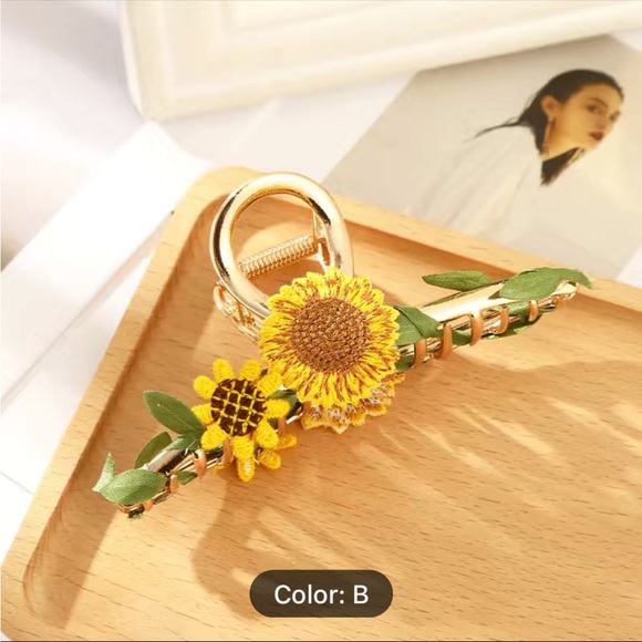 NIB Sunflower Hair Claw Clip - Picture 5 of 6